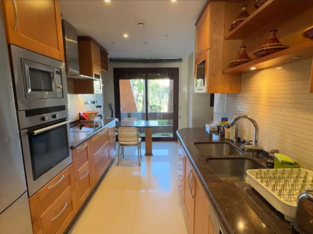 Apartment in Marbella - Image 2