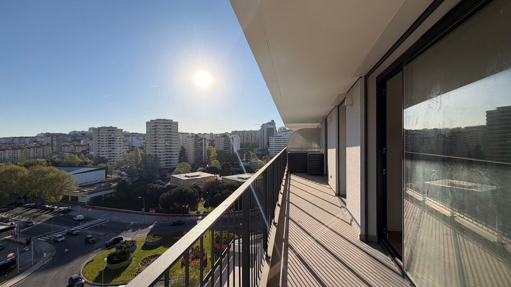 Apartment in Alges - Image 2