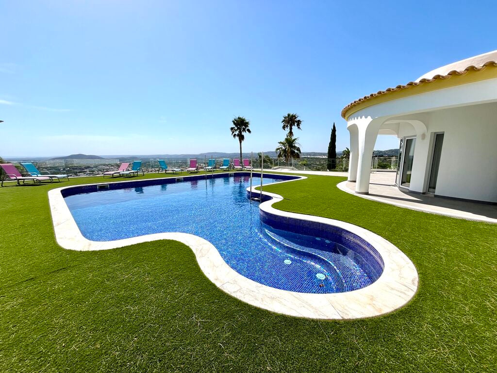 House in Santa Barbara de Nexe - Image 2