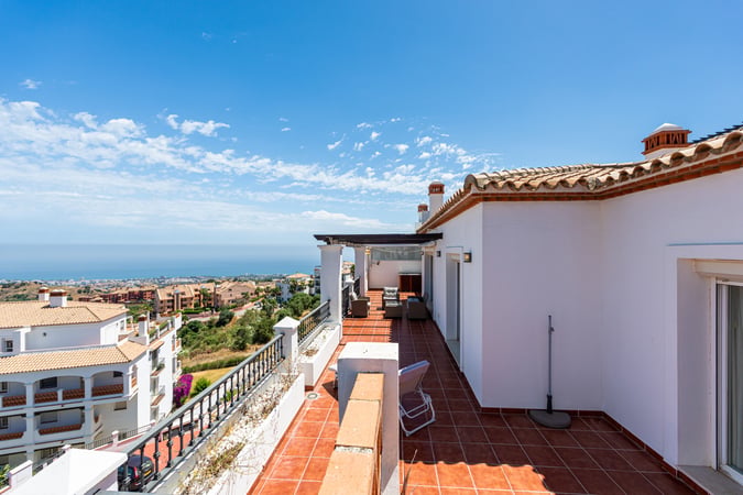Penthouse in Sitio de Calahonda - view 1