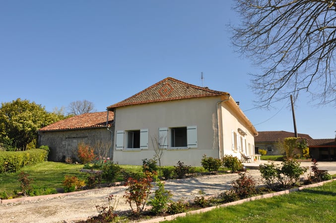 House in Aubeterre-sur-Dronne - view 1
