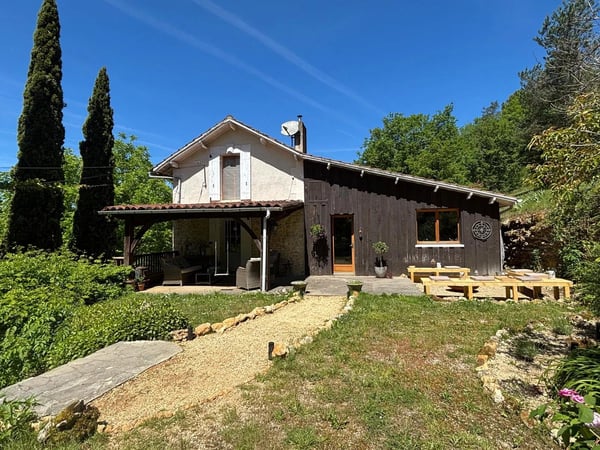 House in Queyssac - view 1