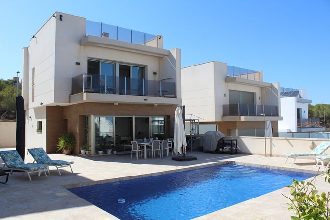 Villa in San Miguel de Salinas - view 1