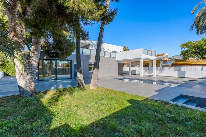 Villa in Dehesa de Campoamor - view 1