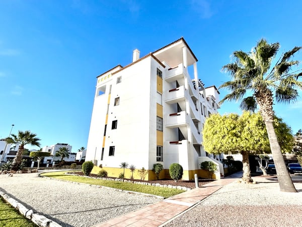 Apartment in Villamartin - view 1