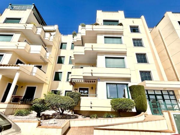 Apartment in Villamartin - view 1