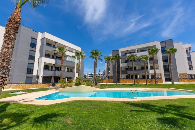 Apartment in Residencia los Altos - view 1