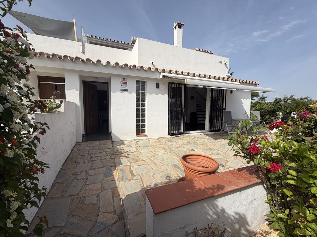 Villa in La Duquesa - Image 2