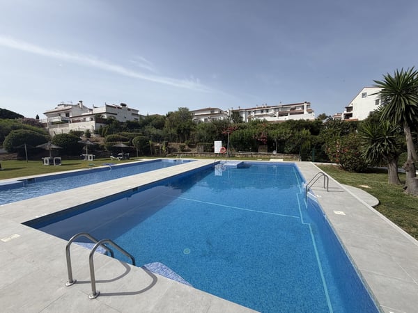 Villa in La Duquesa - view 1