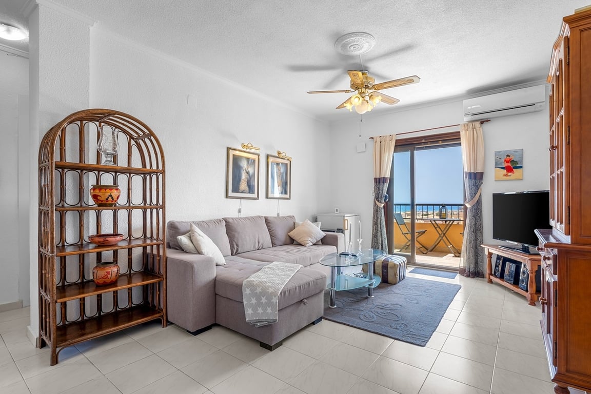 Apartment in Torrevieja - Image 2