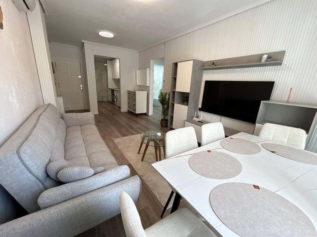 Apartment in Torrevieja - Image 2
