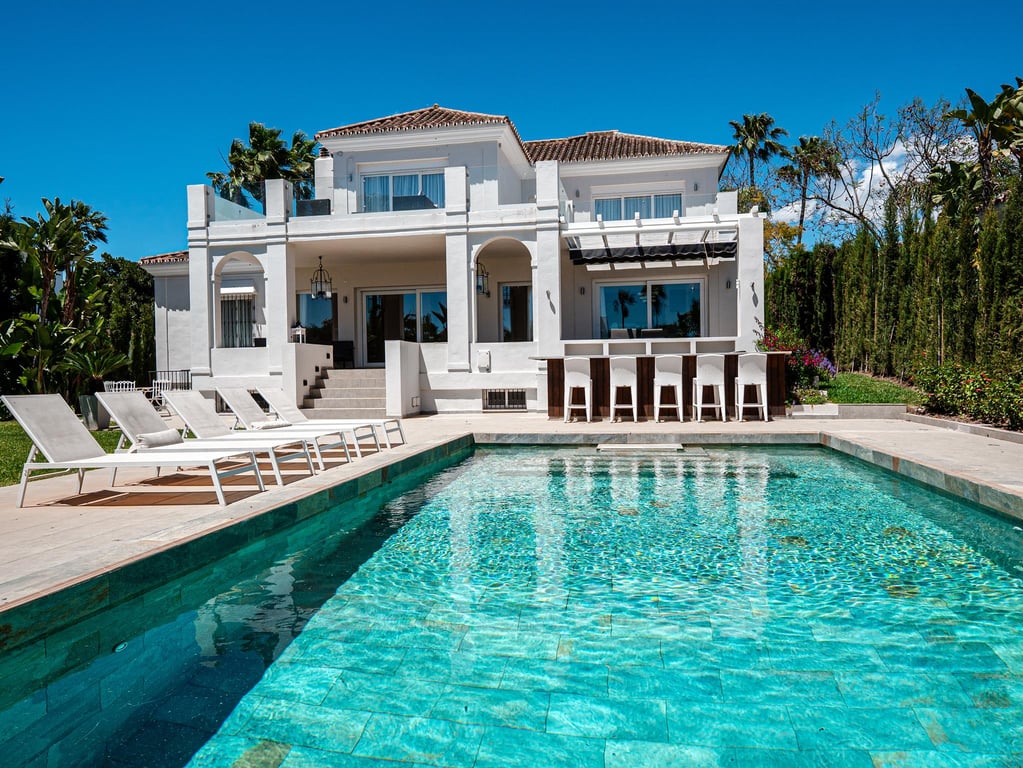 Villa in Artola
