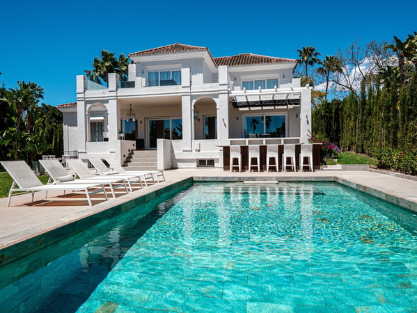 Villa in Artola - view 1
