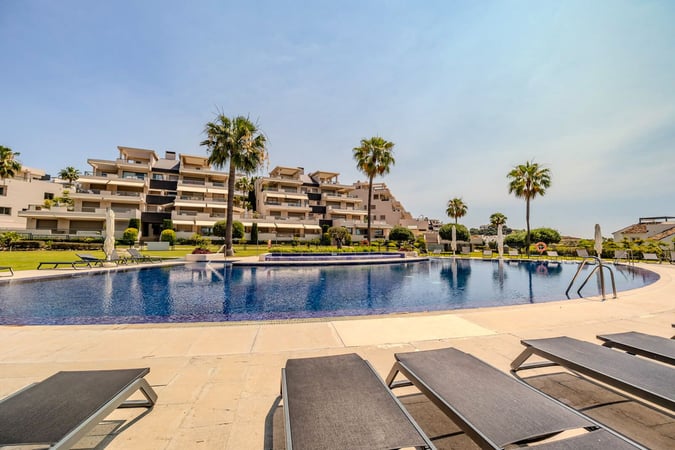 Apartment in Benahavis - view 1