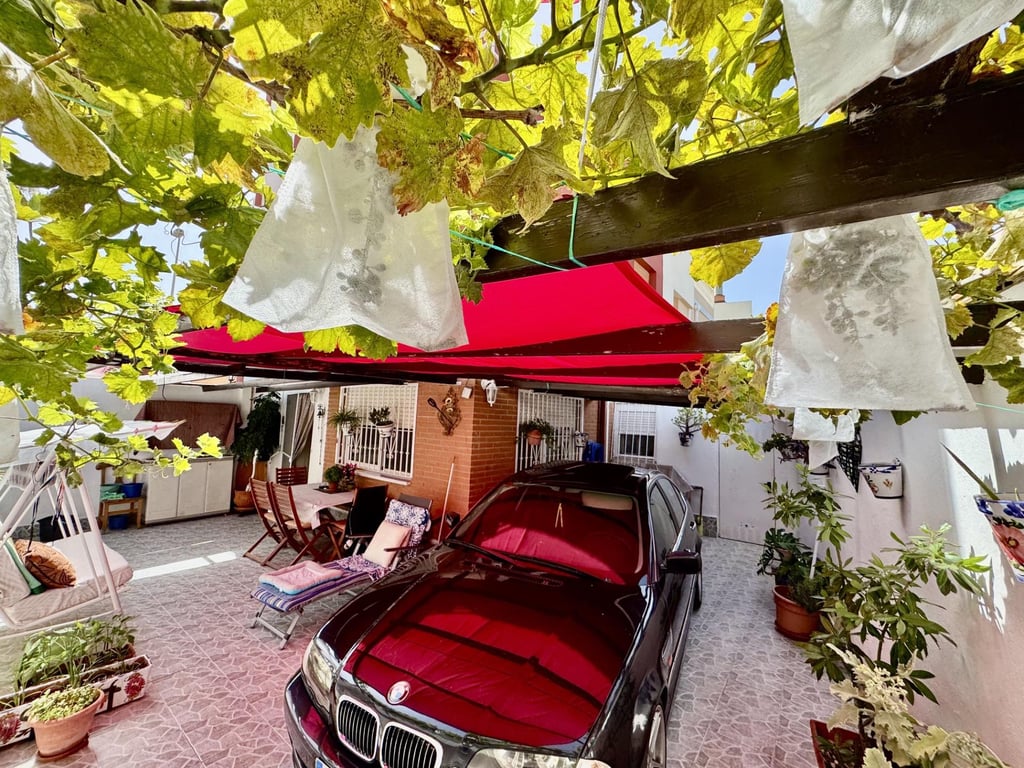 House in Urbanizacion los Balcones - Image 3