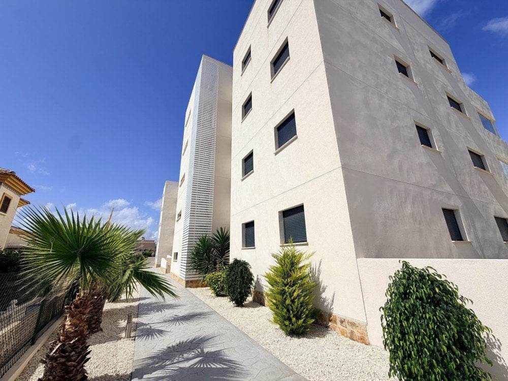 Apartment in Urbanizacion los Balcones - Image 2