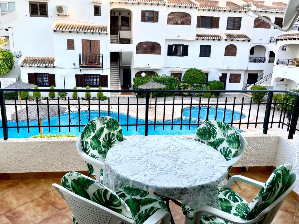 Apartment in Playa Flamenca - Image 2