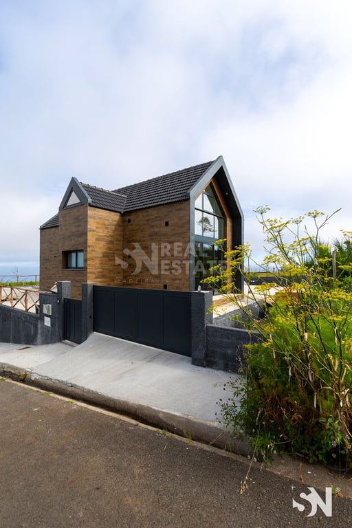 Villa in Ponta do Pargo - Image 3