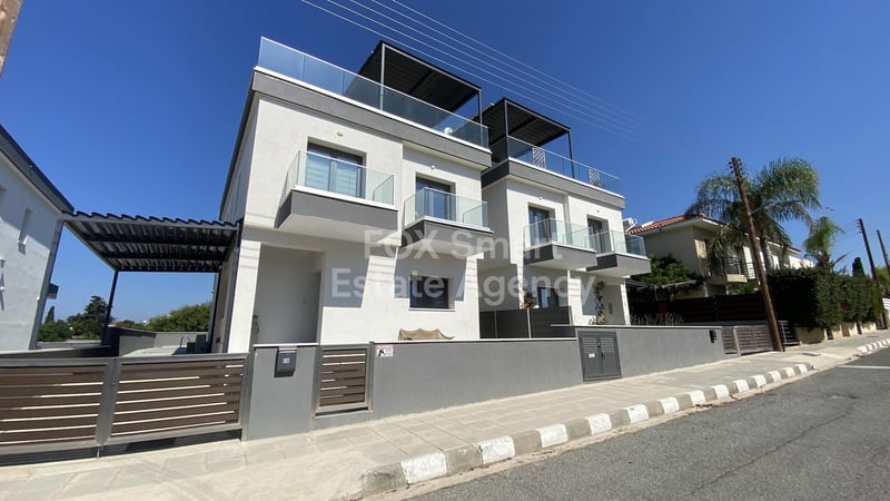 House in Mandria - view 1