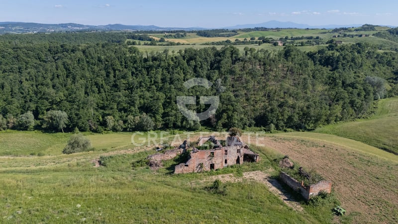 House in Asciano - view 1