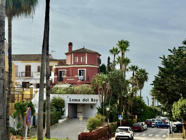 Villa in San Roque - view 1