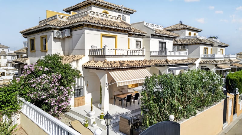 Villa in Dehesa de Campoamor - view 1