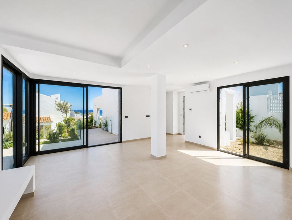 House in Estepona - Image 3
