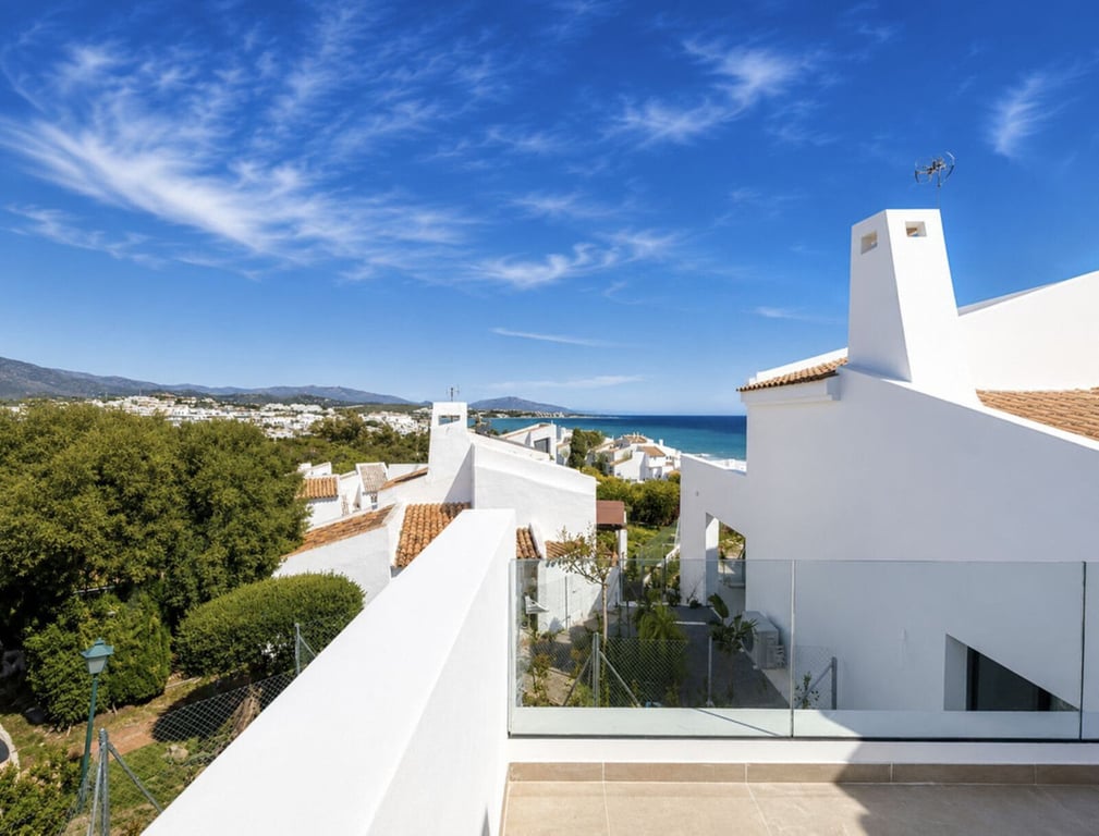 House in Estepona - Image 2