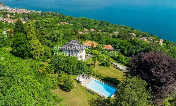 Villa in Stresa - view 1