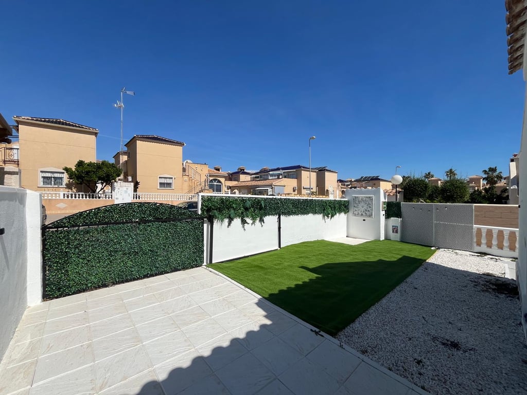 House in Punta Prima - Image 2