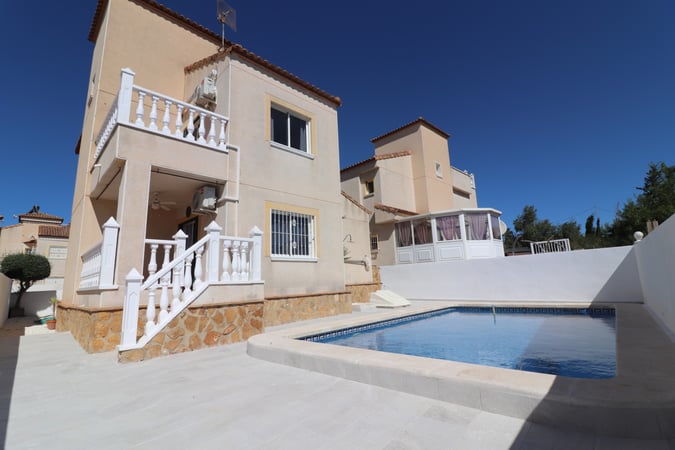 House in San Miguel de Salinas - view 1