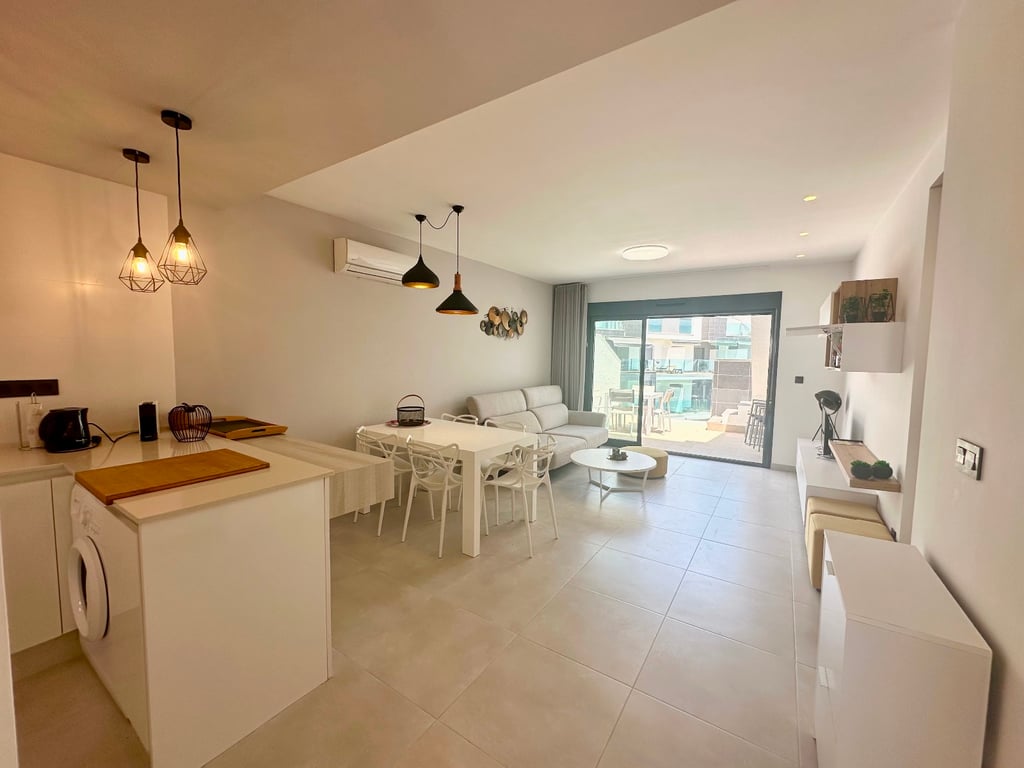 Apartment in Urbanizacion El Raso - Image 3