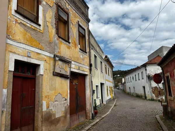 House in Vale - view 1