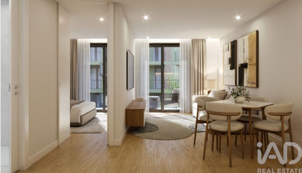 Apartment in Santo Antonio dos Olivais - Image 3