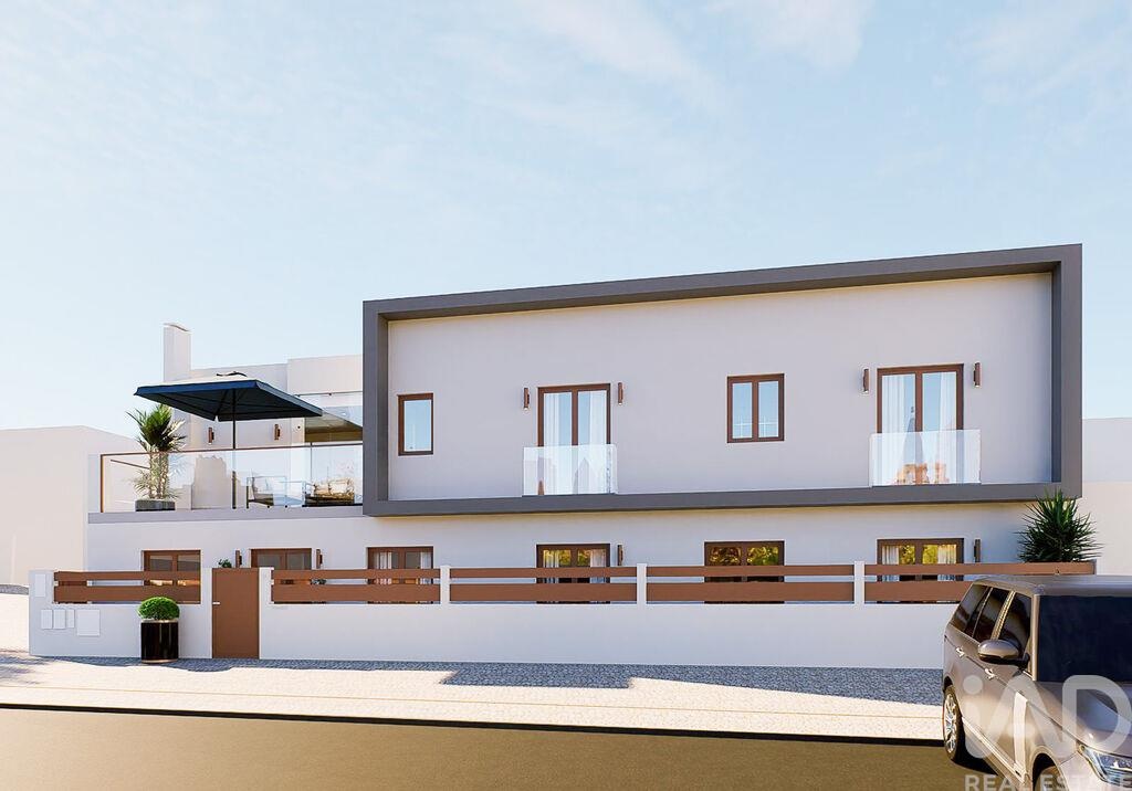 House in Setubal - Image 3