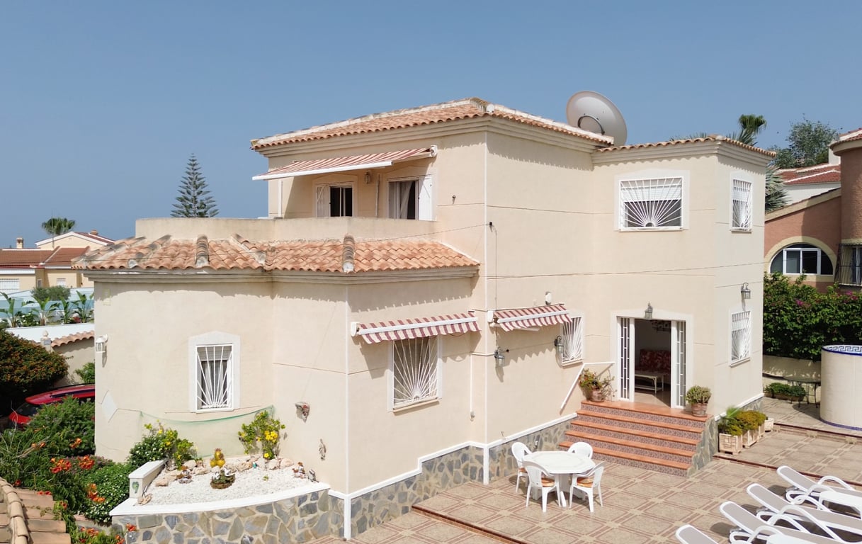 Villa in Ciudad Quesada - Image 3