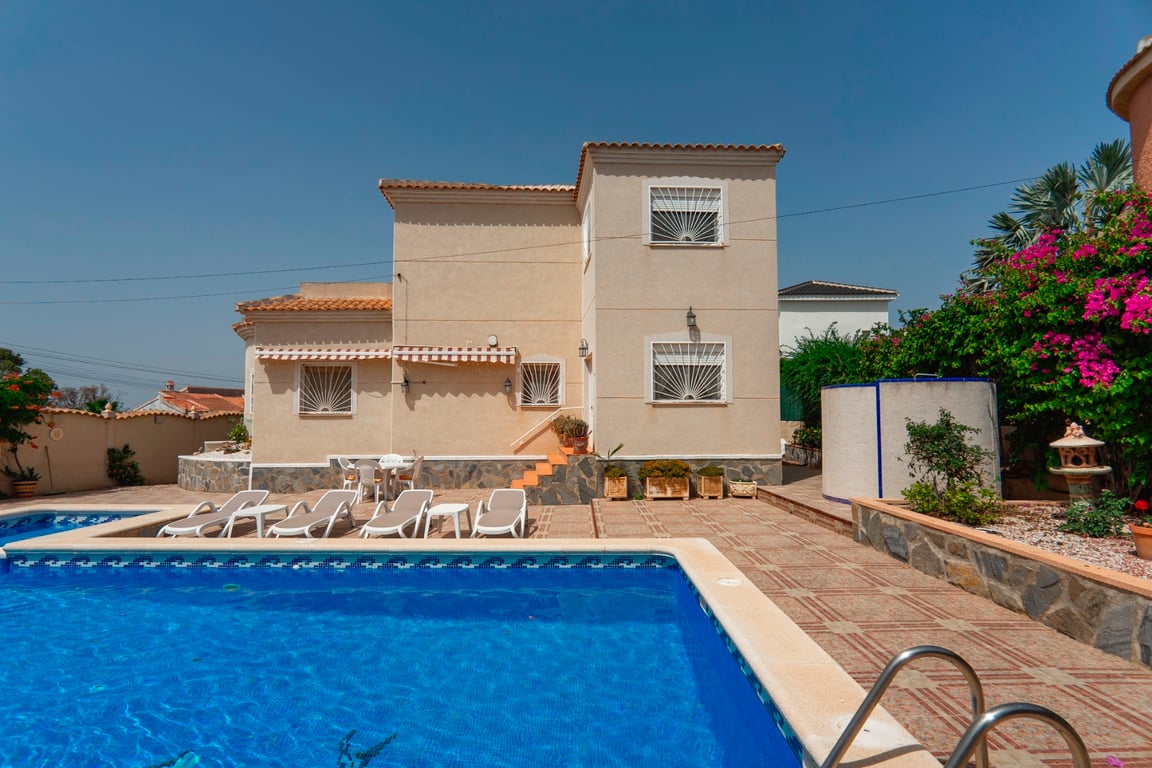 Villa in Ciudad Quesada - Image 2