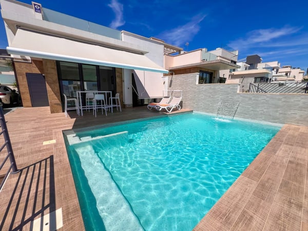 Villa in San Miguel de Salinas - view 1