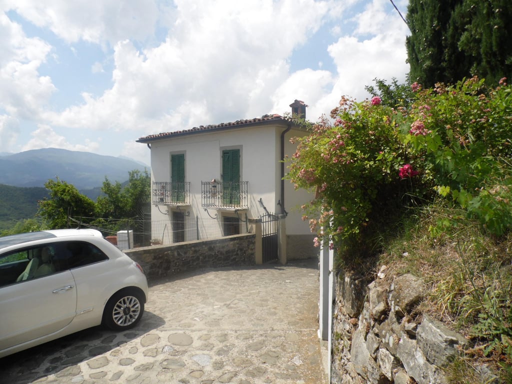 House in Fosciandora - Image 2
