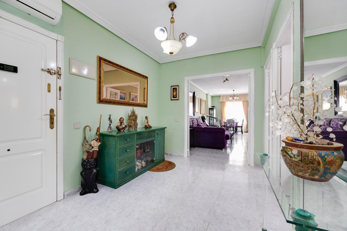 Apartment in Torrevieja - Image 2
