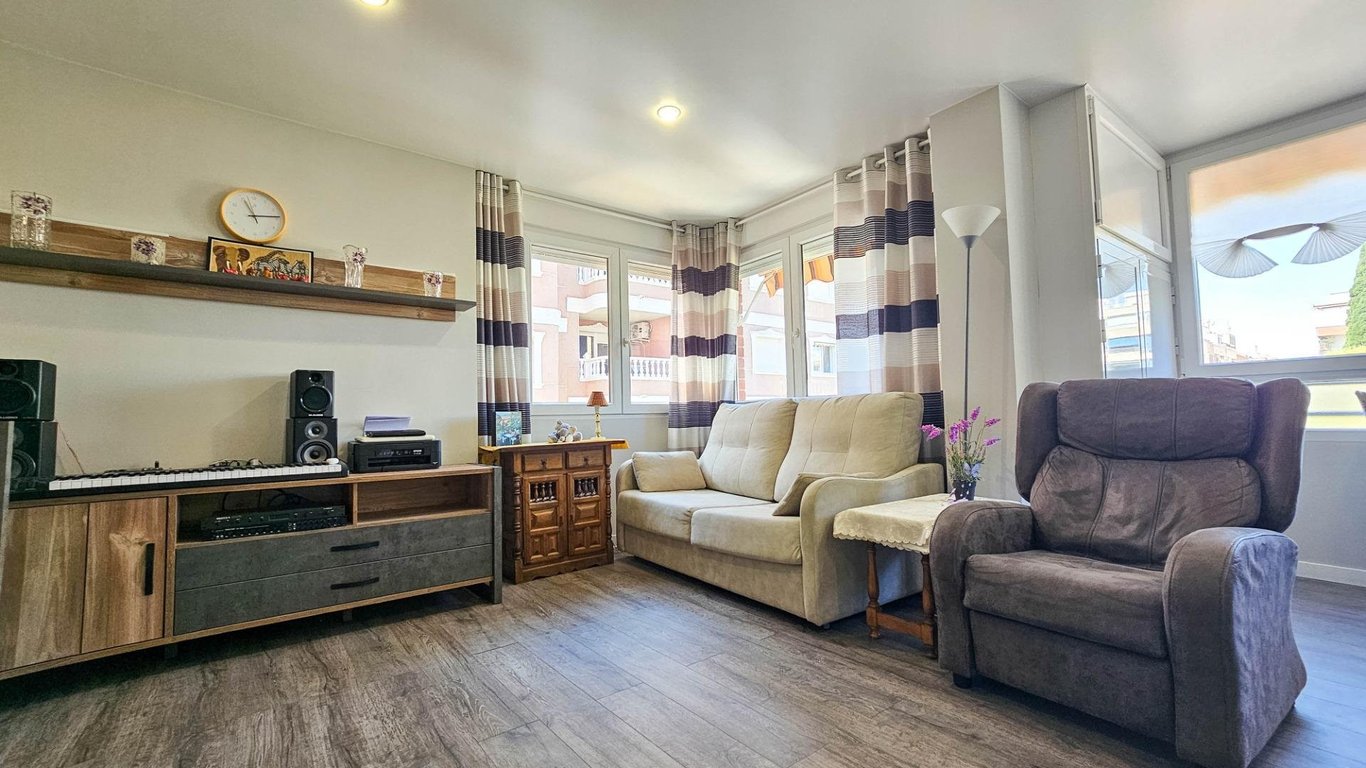 Apartment in Torrevieja - Image 2