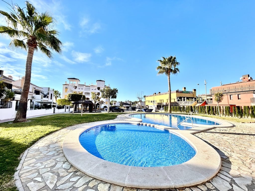 Apartment in Villamartin - Image 2