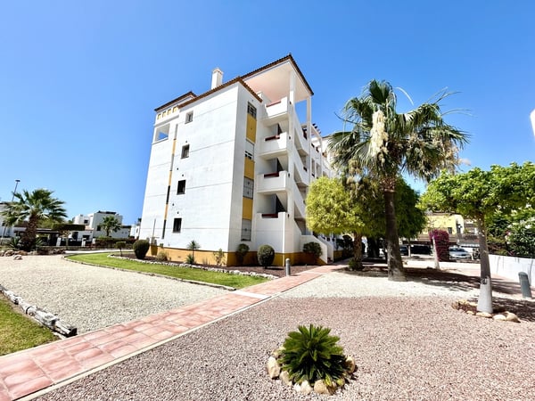 Apartment in Villamartin - view 1