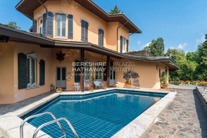 Villa in Lipomo - view 1