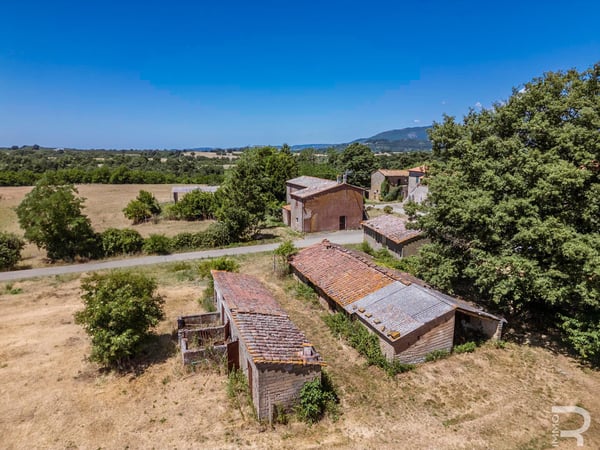 House in Sorano - view 1