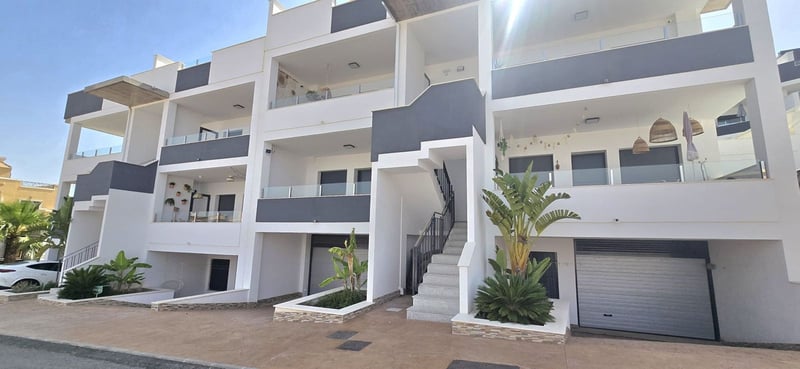 Apartment in Residencia los Altos - view 1