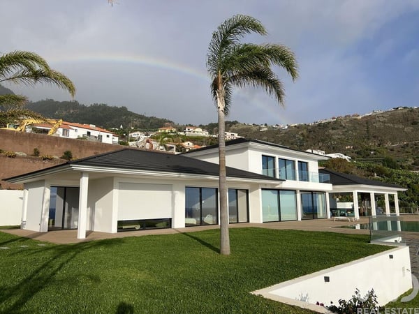 House in Arco da Calheta - view 1