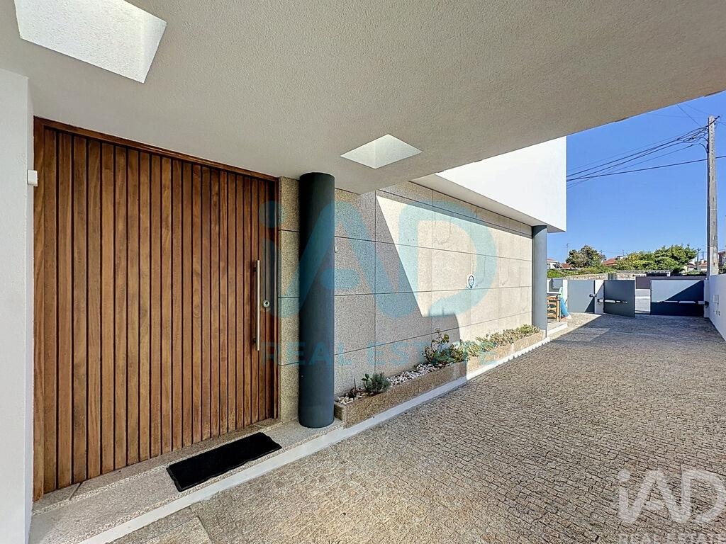 House in Sao Felix da Marinha - Image 2
