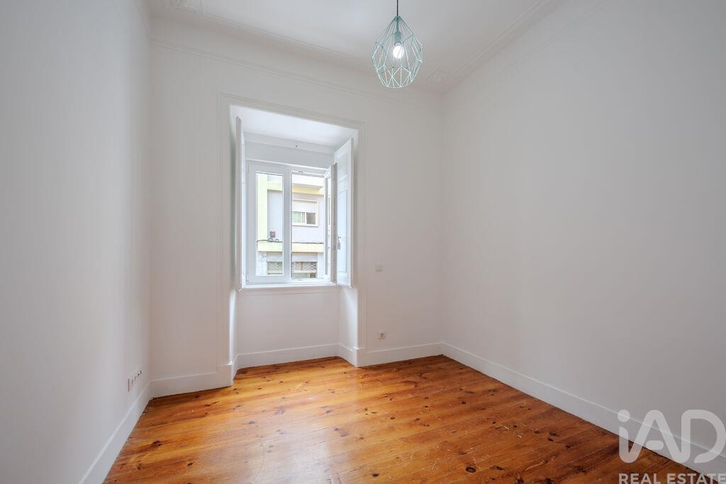 Apartment in Campolide - Image 2