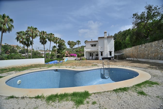 Villa in Sitio de Calahonda - view 1
